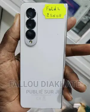 Neuf Samsung Galaxy Z Fold4 256 GB Doré