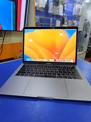 Neuf Apple MacBook Pro 2017 8GB Intel Core I5 SSD 500GB