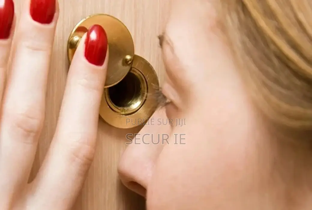Pose D’oeilleton De Sécurité Sur Votre Porte - En Bois, Alu Ou Fer