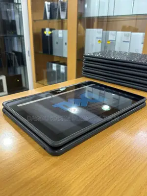 Neuf Dell Latitude 3189 8GB Intel Core 2 Duo SSD 128GB