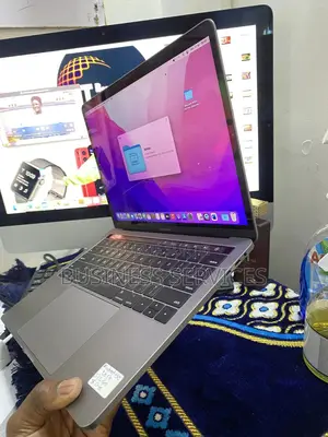 Neuf Apple MacBook Pro 2017 8GB Intel Core I5 SSD 512GB