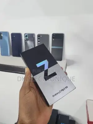 Neuf Samsung Galaxy Z Flip 3 128 GB Doré