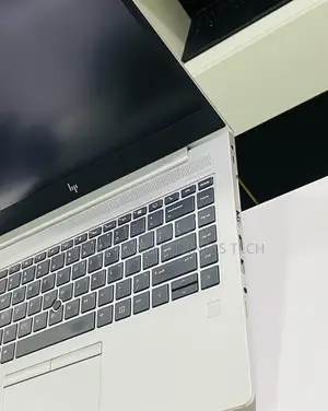 Neuf HP EliteBook 840 G5 8GB Intel Core I5 SSD 256GB