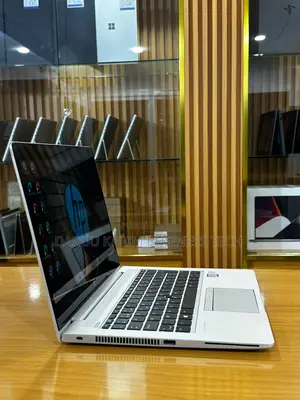 Neuf HP EliteBook 840 G5 8GB Intel Core I5 SSD 256GB