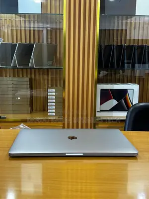 Neuf Apple MacBook Pro 2019 16GB Intel Core I7 SSD 512GB