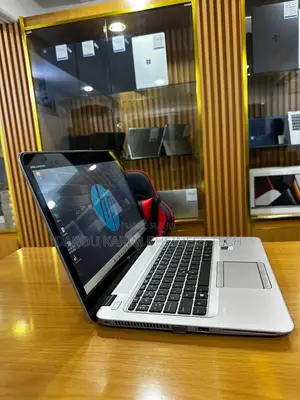 Neuf HP EliteBook 840 G3 8GB Intel Core I5 SSD 256GB