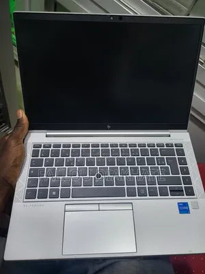 Neuf HP EliteBook 840 G8 16GB Intel Core I5 SSD 256GB