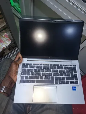 Neuf HP EliteBook 840 G8 16GB Intel Core I5 SSD 256GB