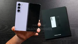 Neuf Samsung Galaxy Fold 5G 512 GB Autre