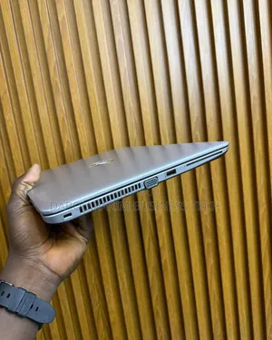 Neuf HP EliteBook 840 G3 8GB Intel Core I5 SSD 256GB