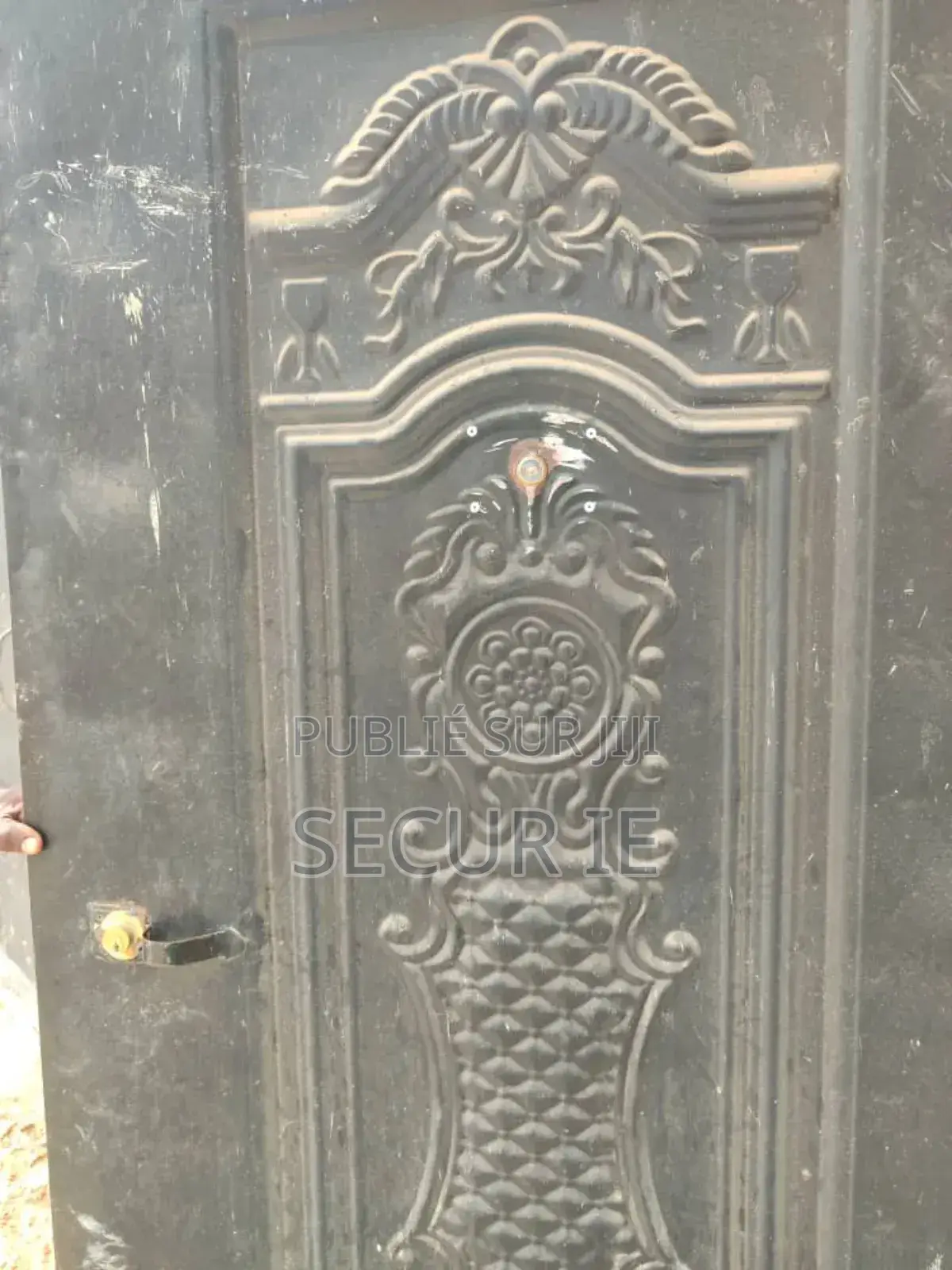 Pose D’oeilleton De Sécurité Sur Votre Porte - En Bois, Alu Ou Fer