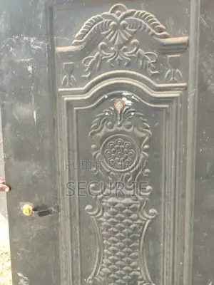 Pose D’oeilleton De Sécurité Sur Votre Porte - En Bois, Alu Ou Fer