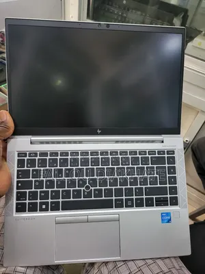 Neuf HP EliteBook 840 G8 8GB Intel Core I5 SSD 256GB