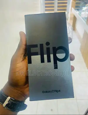 Neuf Samsung Galaxy Z Flip4 128 GB Doré
