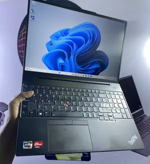 Neuf Lenovo ThinkPad E16 G1 16GB Intel Core I7 SSD 1T