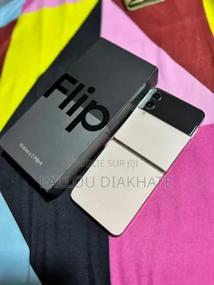 Neuf Samsung Galaxy Z Flip4 256 GB Autre