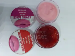 Lévre Rose Et Gommage À Lèvre