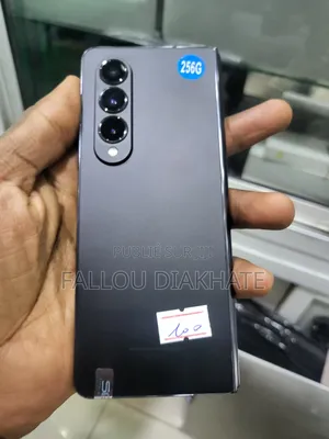 Neuf Samsung Galaxy Z Fold4 256 GB Autre
