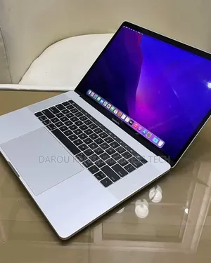 Neuf Apple MacBook Pro 2017 16GB Intel Core I7 SSD 512GB