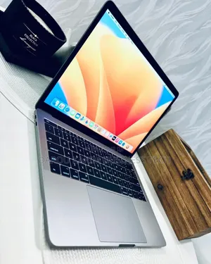 Neuf Ordinateur Portable Apple MacBook Pro 8GB Intel Core I5 SSD 256GB