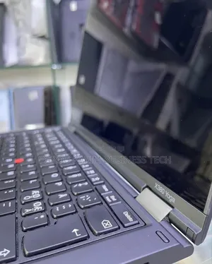 Neuf Lenovo ThinkPad X380 Yoga 8GB Intel Core I5 SSD 256GB