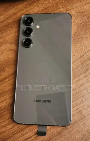 Neuf Samsung Galaxy S24 FE 128 GB Noir