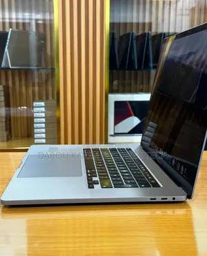 Neuf Apple MacBook Pro 2019 16GB Intel Core I7 SSD 512GB