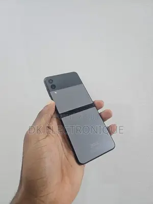 Neuf Samsung Galaxy Z Flip 3 128 GB Gris