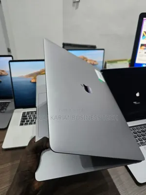Neuf Apple MacBook Pro 2019 16GB Intel Core I7 SSD 512GB