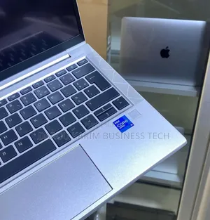 Neuf HP EliteBook 830 G8 16GB Intel Core I5 SSD 512GB