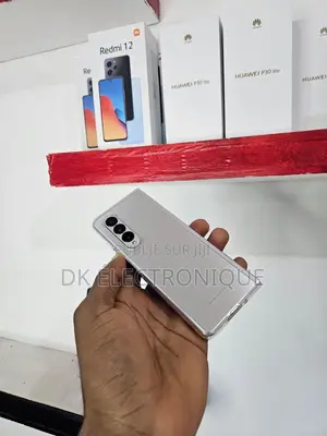 Neuf Samsung Galaxy Z Fold 3 256 GB Argenté