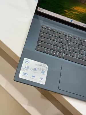 Neuf Dell Inspiron 16 5620 16GB Intel Core I7 SSD 512GB