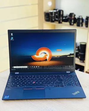 Neuf Lenovo Thinkpad P15s 32GB Intel Core I7 SSD 512GB