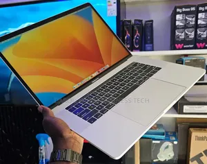 Neuf Apple MacBook Pro 2019 16GB Intel Core I7 SSD 1T
