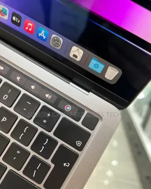Neuf Apple MacBook Pro 2022 M2 8GB Apple M2 SSD 256GB
