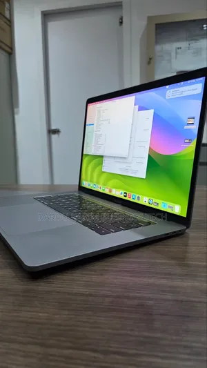 Neuf Apple MacBook Pro 2018 32GB Intel Core I9 SSD 512GB