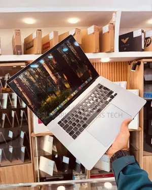 Neuf Apple MacBook Pro 2019 16GB Intel Core I7 SSD 512GB