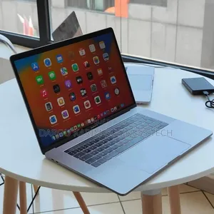 Neuf Apple MacBook Pro 2019 16GB Intel Core I7 SSD 512GB