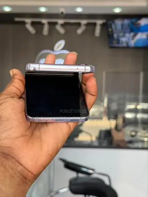 Neuf Samsung Galaxy Z Flip4 256 GB Autre