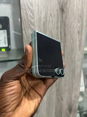 Neuf Samsung Galaxy Z Flip6 512 GB Autre