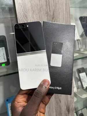 Neuf Samsung Galaxy Z Flip5 256 GB Autre