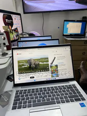 Neuf HP EliteBook 840 G8 16GB Intel Core I5 SSD 512GB
