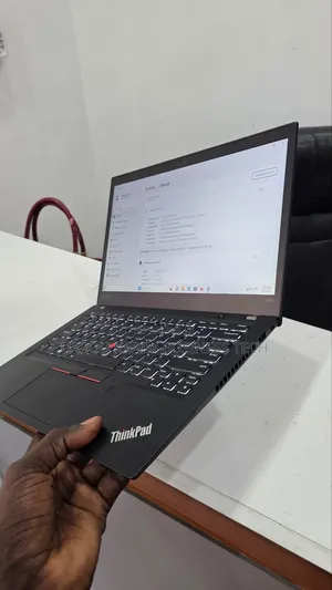 Neuf Lenovo Thinkpad T490s 16GB Intel Core I5 SSD 256GB