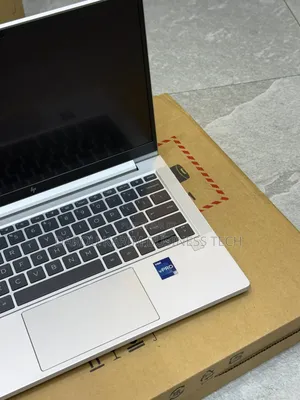Neuf HP EliteBook 640 G10 32GB Intel Core I7 SSD 512GB