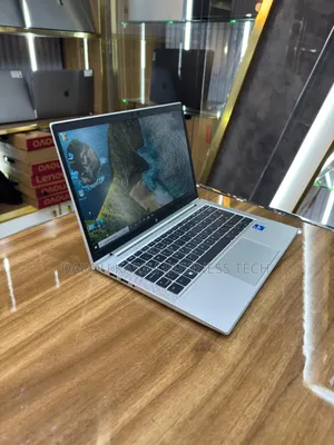 Neuf HP EliteBook 830 G8 16GB Intel Core I5 SSD 256GB