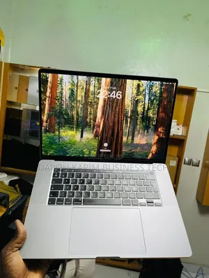 Neuf Apple MacBook Pro 2019 16GB Intel Core I7 SSD 512GB