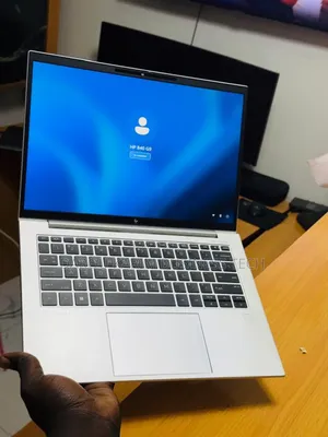 Neuf HP EliteBook 830 G9 16GB Intel Core I7 SSD 512GB