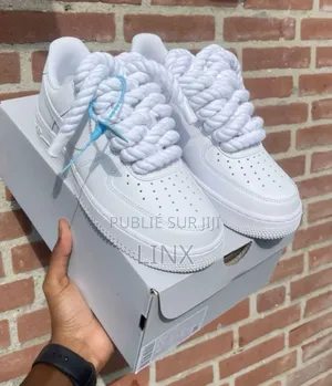 Nike Air Force One Lace-Up Disponible