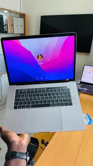 Neuf Apple MacBook Pro 2016 16GB Intel Core i7 SSD 256GB
