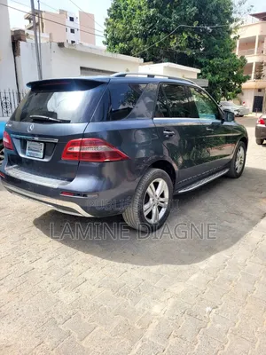 Mercedes-Benz M Class ML350 4dr SUV (3.5L 6cyl 7A) 2015 Gris